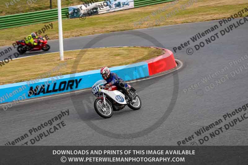 Vintage motorcycle club;eventdigitalimages;mallory park;mallory park trackday photographs;no limits trackdays;peter wileman photography;trackday digital images;trackday photos;vmcc festival 1000 bikes photographs